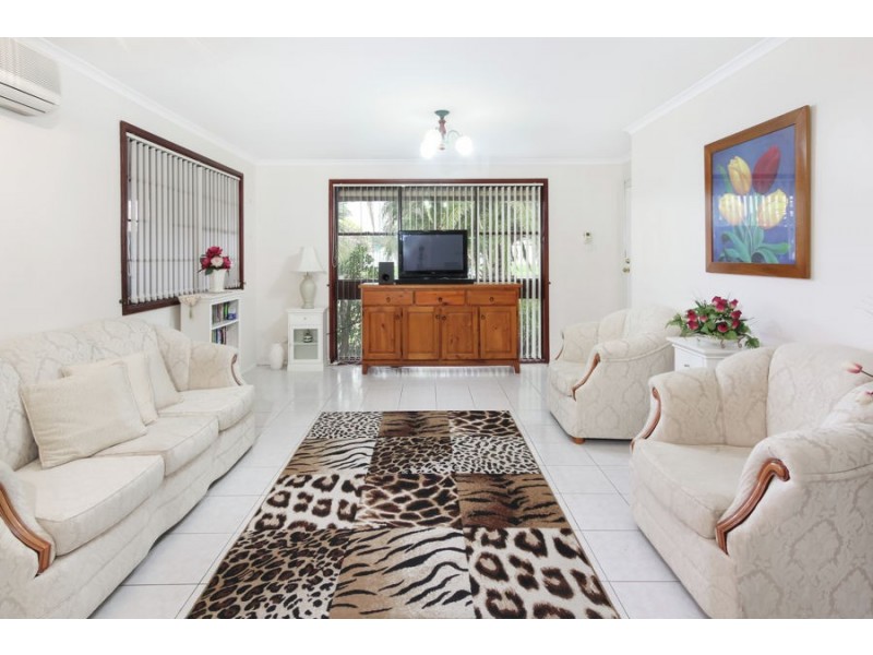 11 Poppy Cl, Claremont Meadows NSW 2747