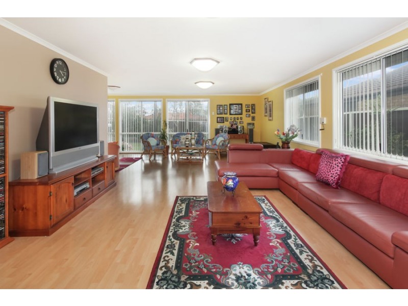 11 Poppy Cl, Claremont Meadows NSW 2747