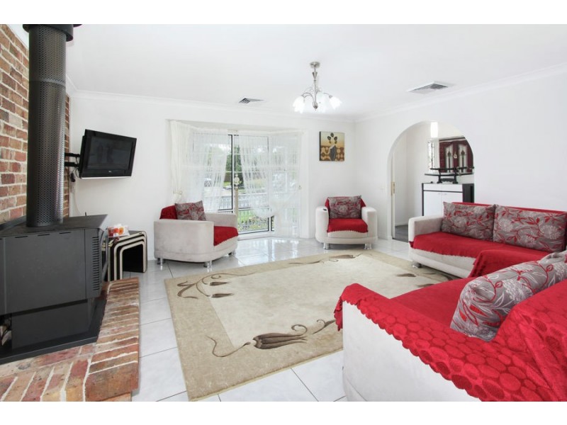 26 Coonawarra Drive, St Clair NSW 2759