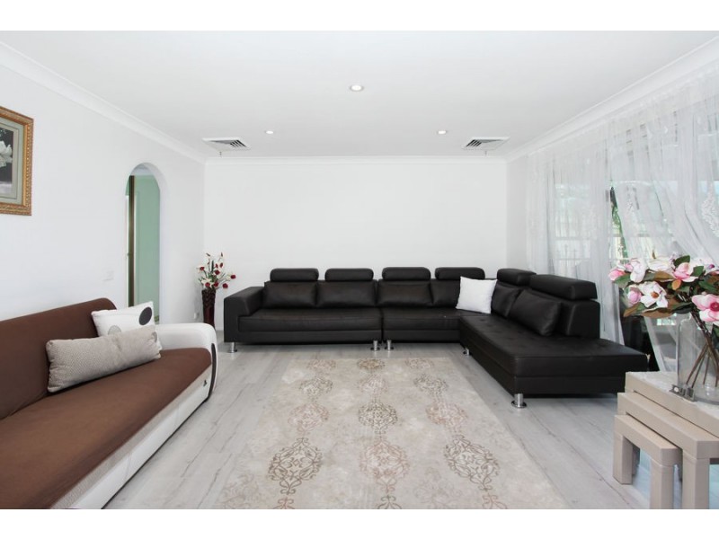 26 Coonawarra Drive, St Clair NSW 2759