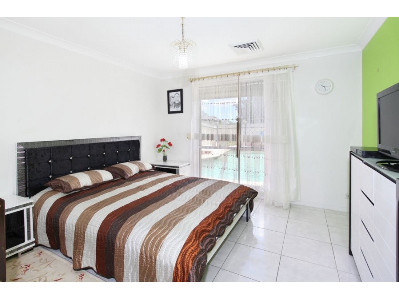 26 Coonawarra Drive, St Clair NSW 2759