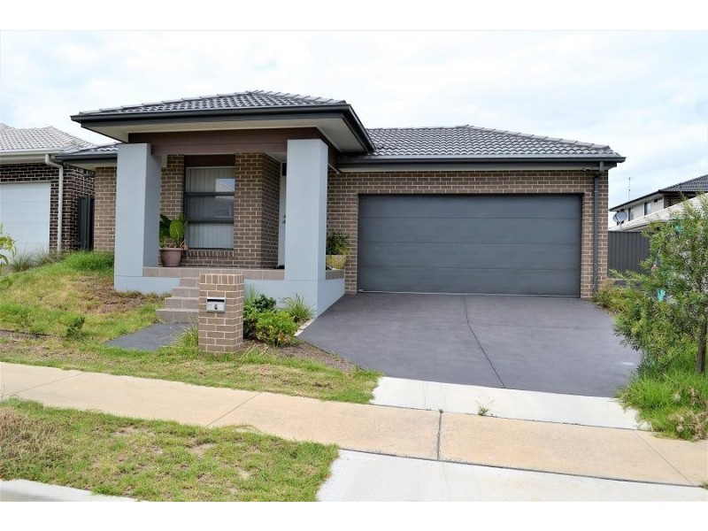 4 Treeview Drive, Glenmore Park NSW 2745