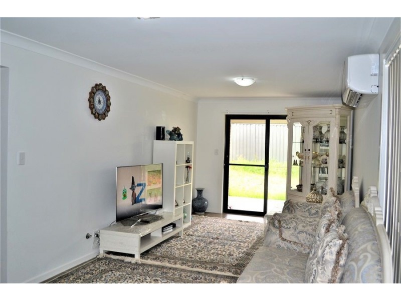 4 Treeview Drive, Glenmore Park NSW 2745