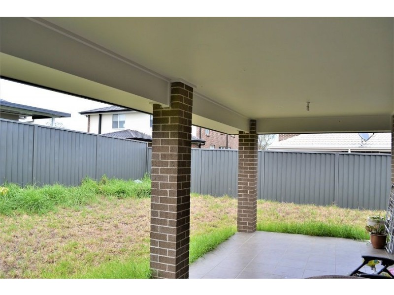 4 Treeview Drive, Glenmore Park NSW 2745