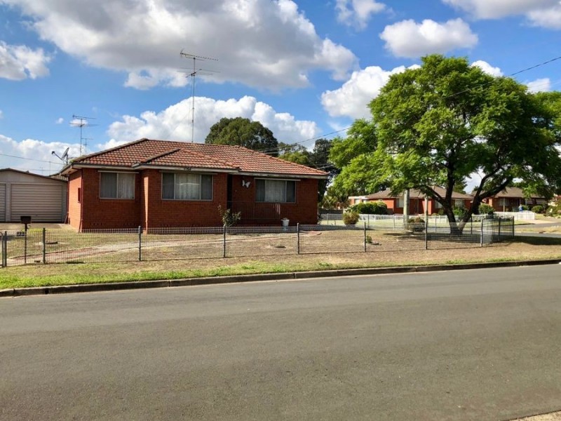 13 Munmora Place, Oxley Park NSW 2760