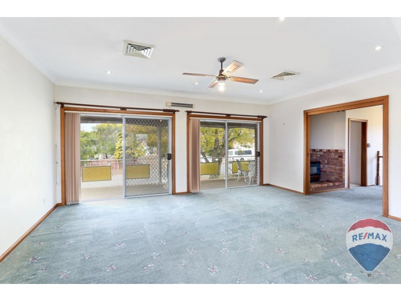 25 CLYBURN AVENUE, Jamisontown NSW 2750