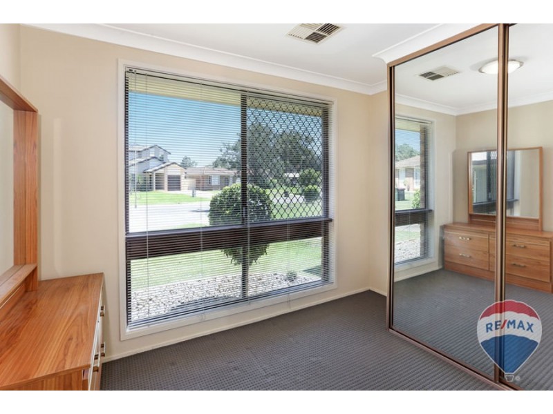 12 WERONA AVENUE, Claremont Meadows NSW 2747