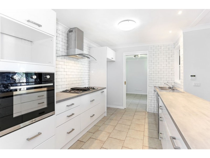 1 Amazon Place, St Clair NSW 2759