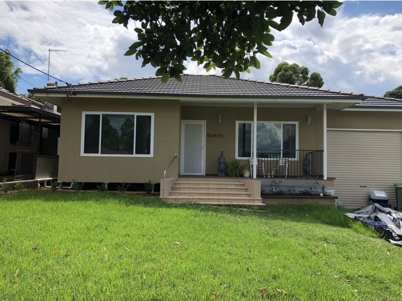 11 Balmoral Drive, Cambridge Park NSW 2747