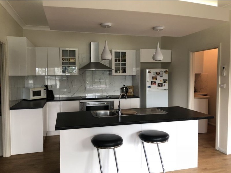 11 Balmoral Drive, Cambridge Park NSW 2747