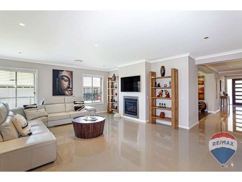 3 CRYSTAL DOWNS CLOSE, Luddenham NSW 2745