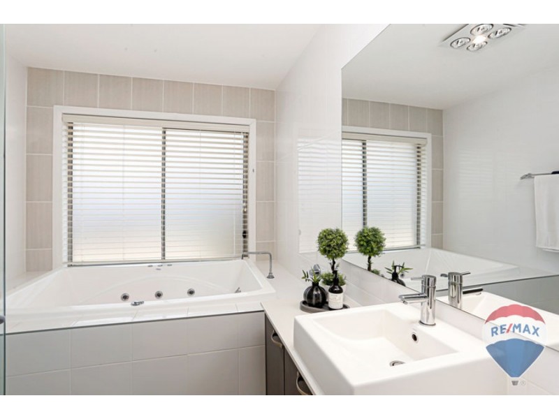 3 CRYSTAL DOWNS CLOSE, Luddenham NSW 2745