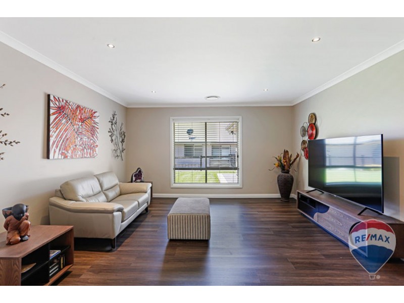 3 CRYSTAL DOWNS CLOSE, Luddenham NSW 2745