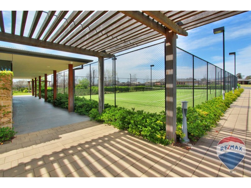 3 CRYSTAL DOWNS CLOSE, Luddenham NSW 2745