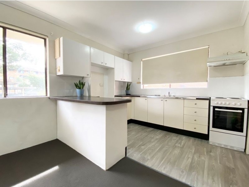 2/29-31 First Street, Kingswood NSW 2747