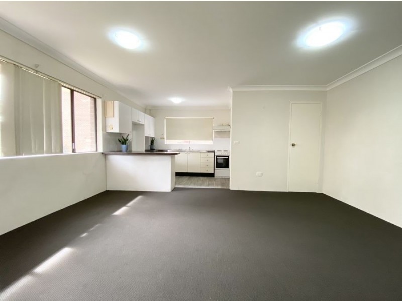 2/29-31 First Street, Kingswood NSW 2747