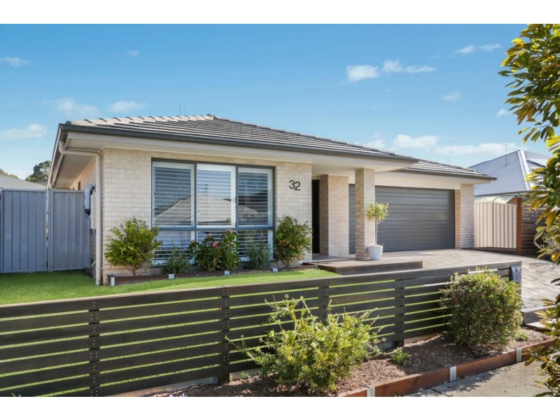 32 FAIRWATER DRIVE, Gwandalan NSW 2259