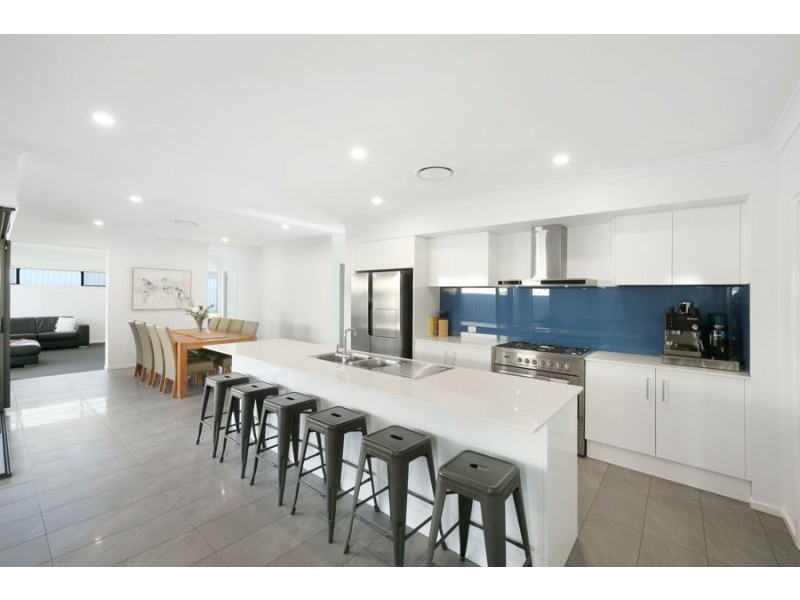 32 FAIRWATER DRIVE, Gwandalan NSW 2259