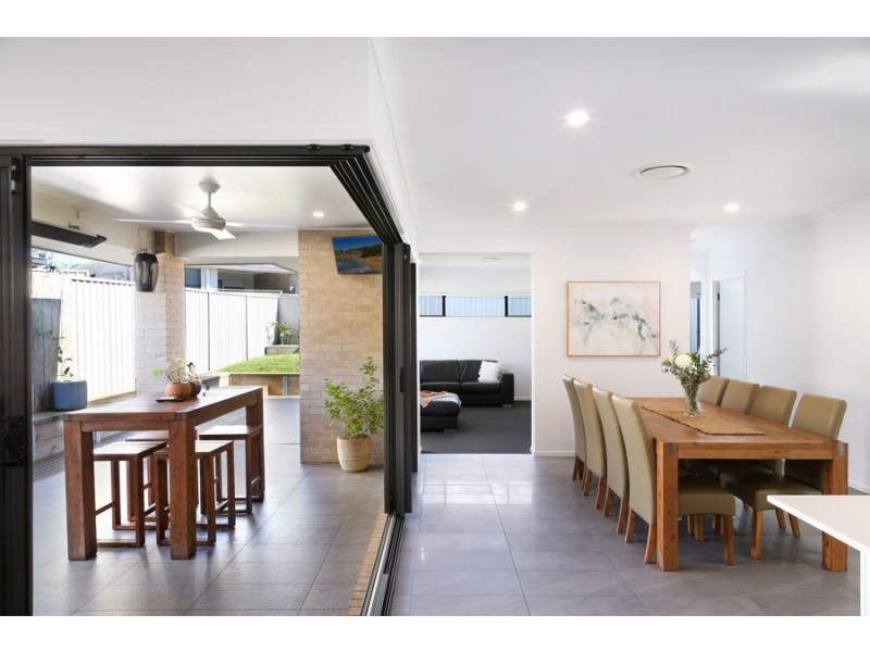 32 FAIRWATER DRIVE, Gwandalan NSW 2259