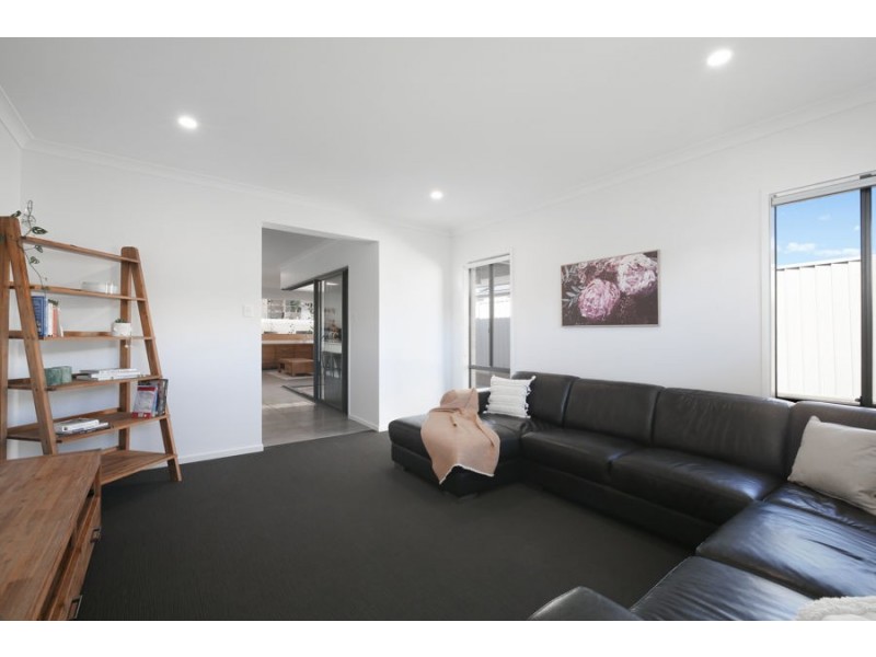 32 FAIRWATER DRIVE, Gwandalan NSW 2259
