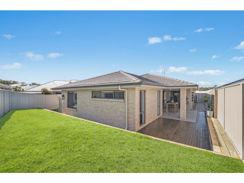 32 FAIRWATER DRIVE, Gwandalan NSW 2259