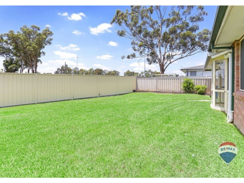8 GEEWAN PLACE, Claremont Meadows NSW 2747