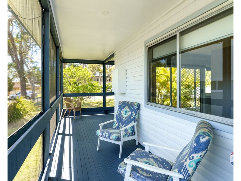 95 Cams Boulevard, Summerland Point NSW 2259