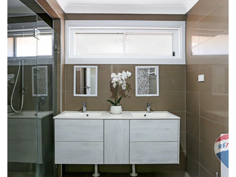 8 EPPING CLOSE, Cambridge Park NSW 2747