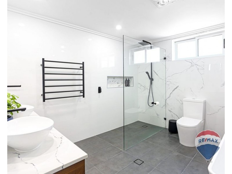 15 WINDERMERE AVENUE, Cambridge Park NSW 2747