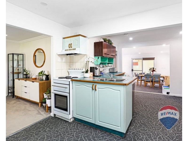 15 WINDERMERE AVENUE, Cambridge Park NSW 2747