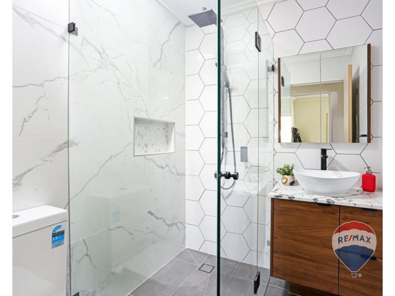 15 WINDERMERE AVENUE, Cambridge Park NSW 2747