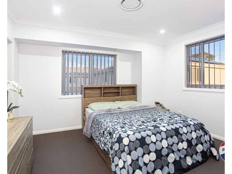 1/27-31 CANBERRA STREET, Oxley Park NSW 2760