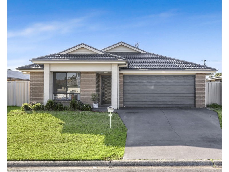 33 REGATTA WAY, Summerland Point NSW 2259