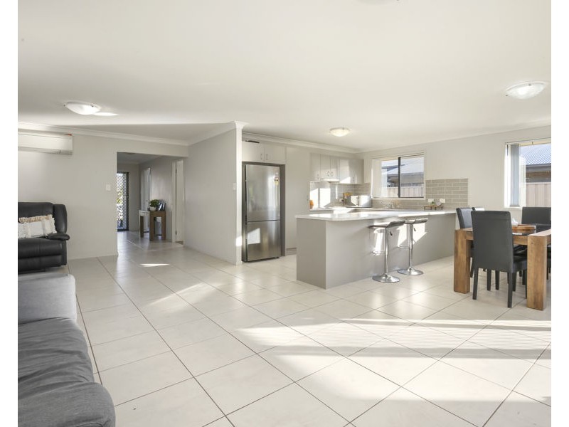 33 REGATTA WAY, Summerland Point NSW 2259