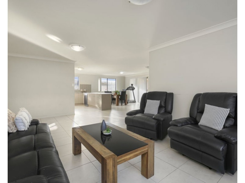 33 REGATTA WAY, Summerland Point NSW 2259