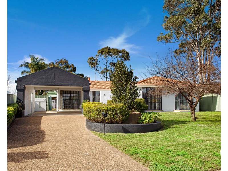 4 LIBERATOR WAY, St Clair NSW 2759