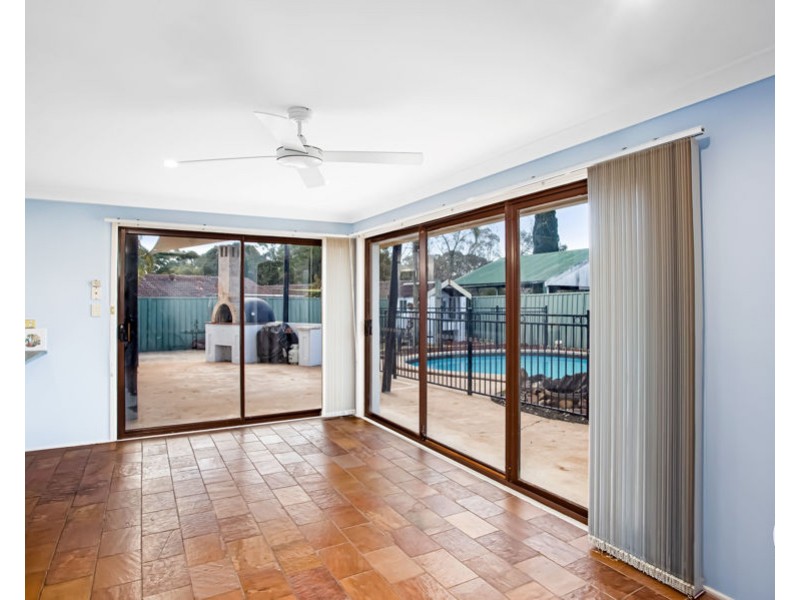 4 LIBERATOR WAY, St Clair NSW 2759