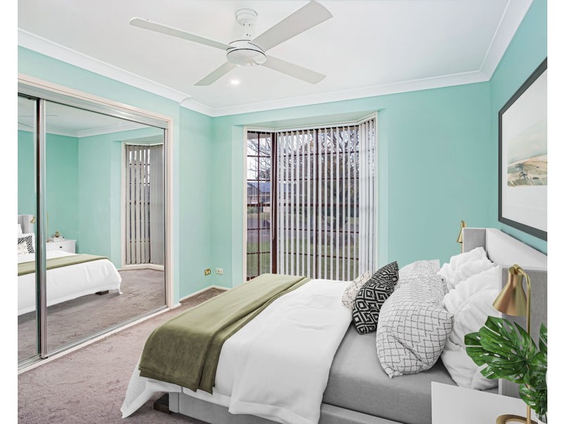 4 LIBERATOR WAY, St Clair NSW 2759