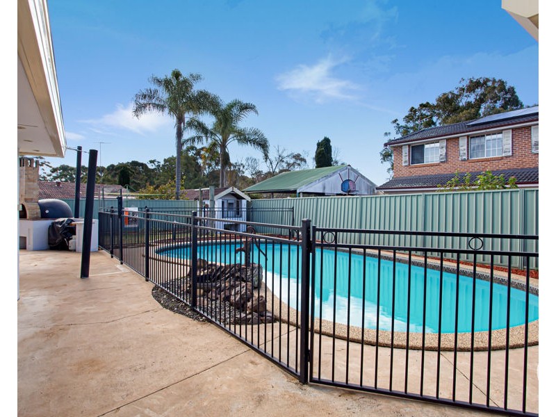 4 LIBERATOR WAY, St Clair NSW 2759