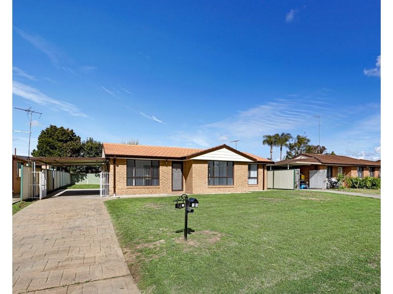 12 CARNATION AVENUE, Claremont Meadows NSW 2747