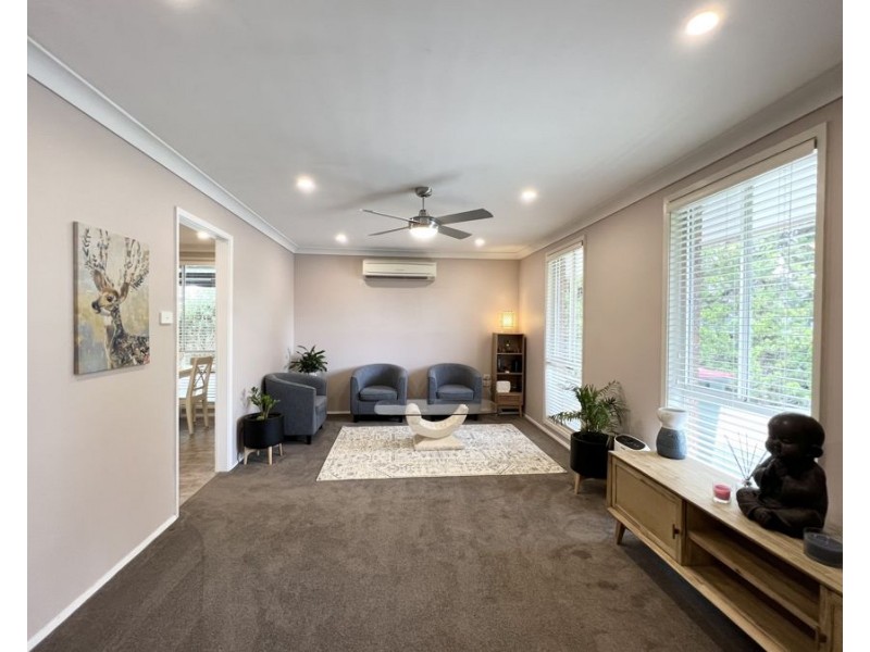 8 MOORE PLACE, Doonside NSW 2767