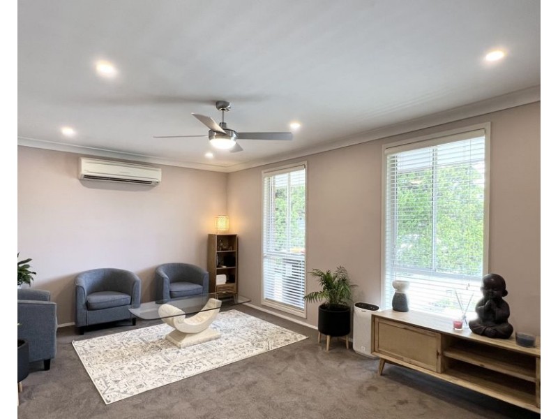 8 MOORE PLACE, Doonside NSW 2767