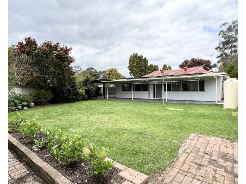 8 MOORE PLACE, Doonside NSW 2767