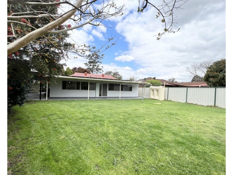 8 MOORE PLACE, Doonside NSW 2767