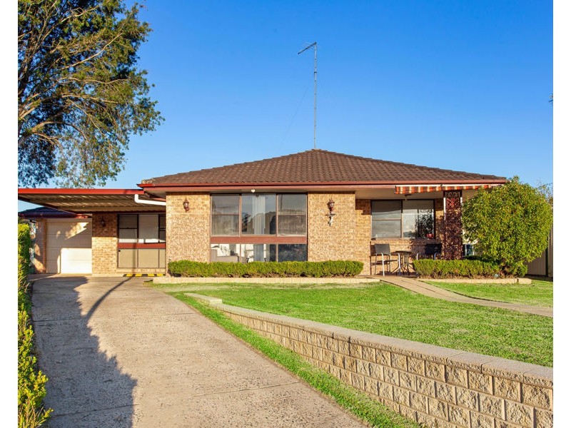 4 CARNATION AVENUE, Claremont Meadows NSW 2747