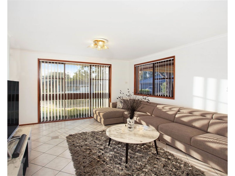 4 CARNATION AVENUE, Claremont Meadows NSW 2747