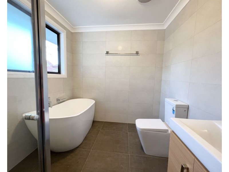 2/23 BARBER AVENUE, Penrith NSW 2750