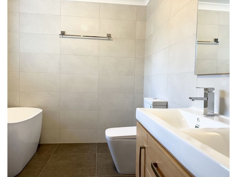 2/23 BARBER AVENUE, Penrith NSW 2750