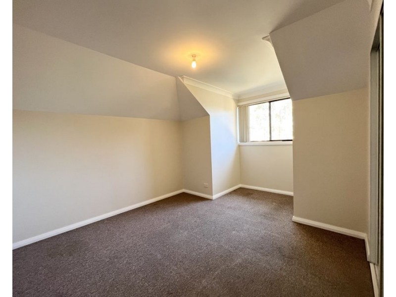 8/27 BARLOW STREET, Cambridge Park NSW 2747