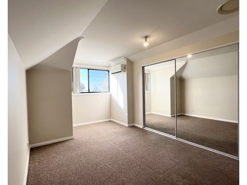 8/27 BARLOW STREET, Cambridge Park NSW 2747